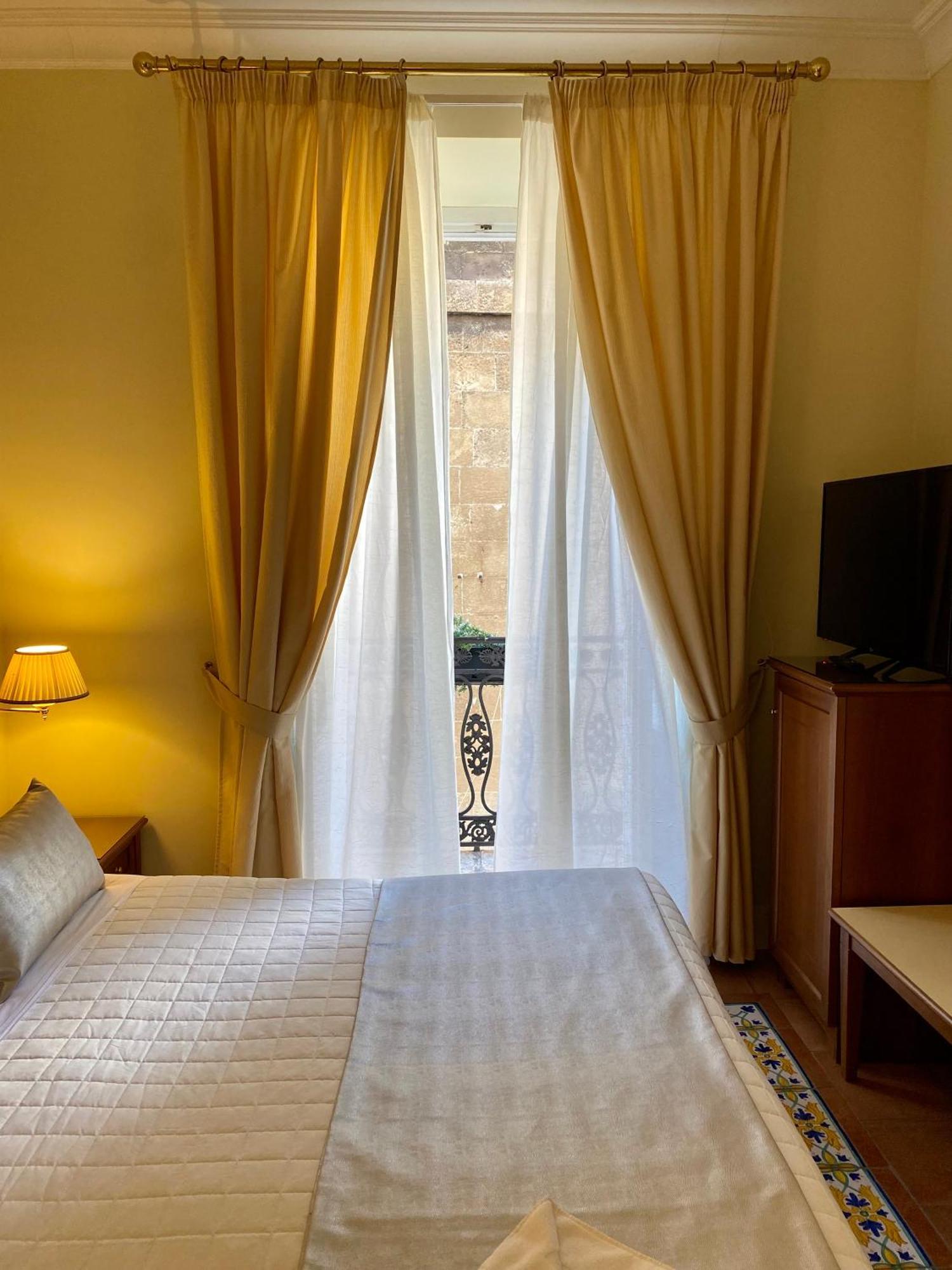 טאראנטו Hotel Akropolis - Museum Hotel מראה חיצוני תמונה