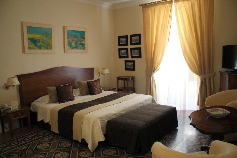 טאראנטו Hotel Akropolis - Museum Hotel מראה חיצוני תמונה